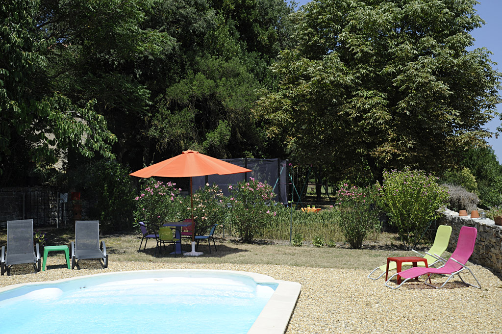 La piscine du gîte de Mailhac à Barjac dans le Gard